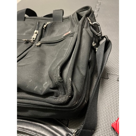 Tumi Alpha 26060d4 Black‎ Expandable Briefcase Messenger Laptop Bag - Picture 3 of 14